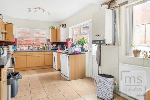 5 bedroom terraced house to rent, Lenton Boulevard, Nottingham NG7