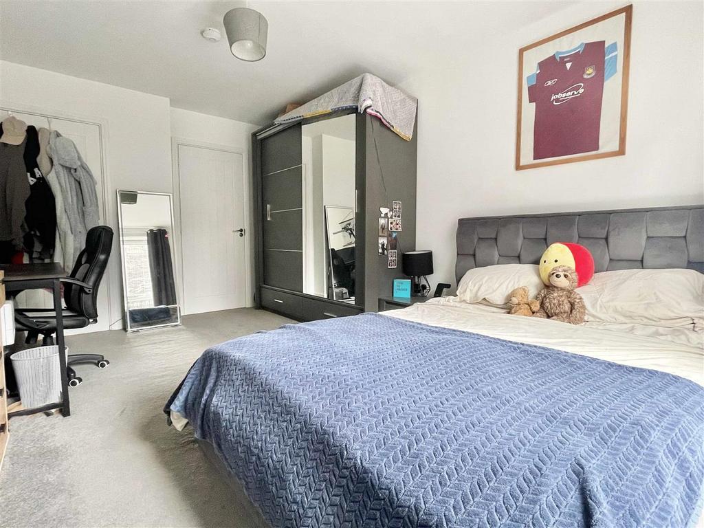 Bed1a.jpg