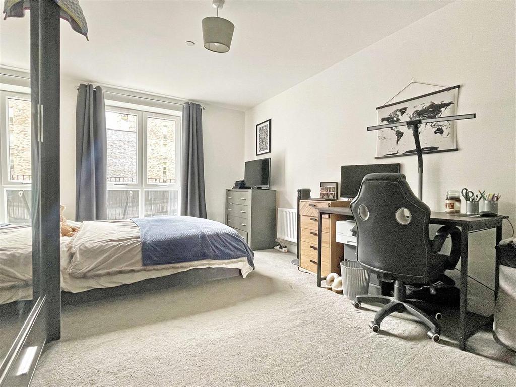 Bed2.jpg