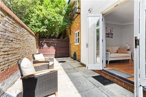 undefined, Cottesloe Mews, London, SE1