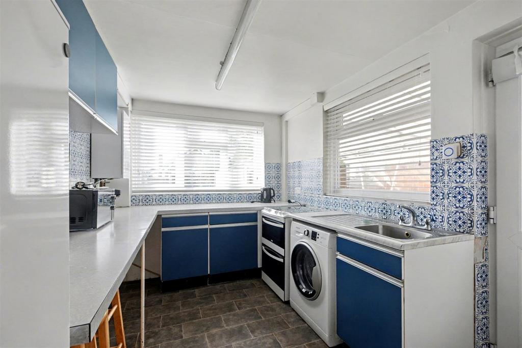 Kitchen 1.jpeg