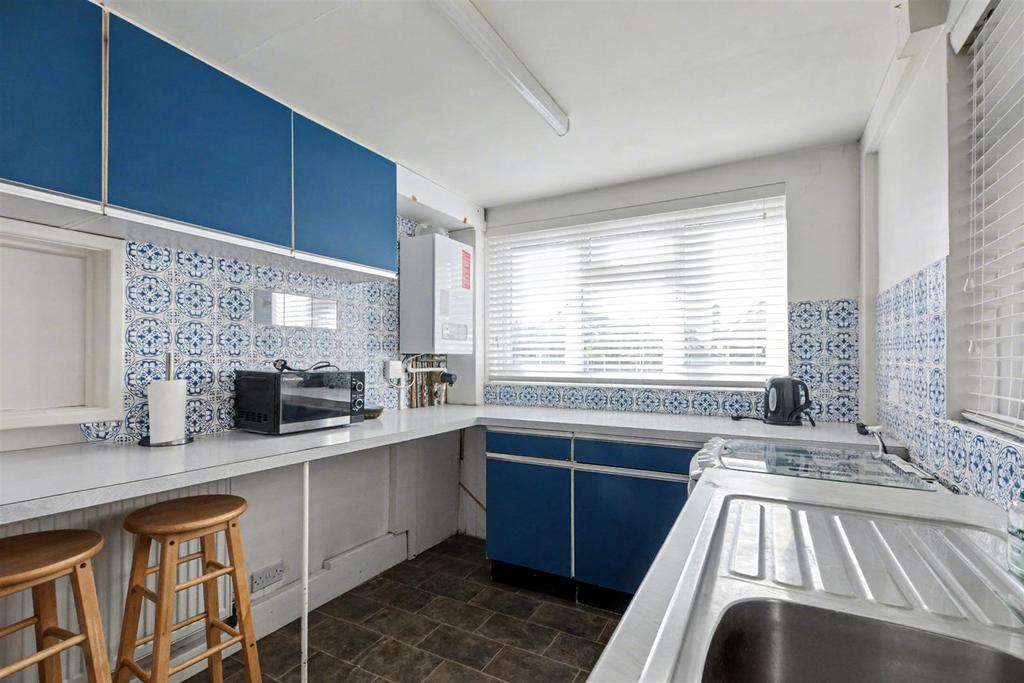 Kitchen 2.jpeg