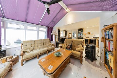 2 Chestnut Close, Stony Stratford, Milton Keynes, MK11 1JZ