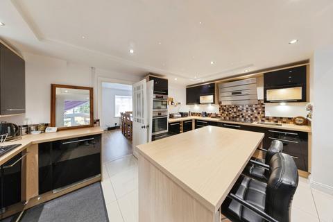 2 Chestnut Close, Stony Stratford, Milton Keynes, MK11 1JZ