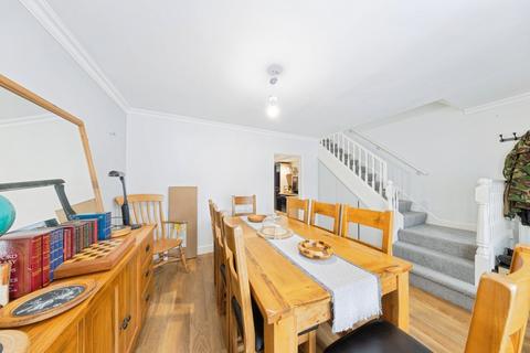 2 Chestnut Close, Stony Stratford, Milton Keynes, MK11 1JZ