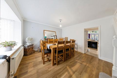 2 Chestnut Close, Stony Stratford, Milton Keynes, MK11 1JZ