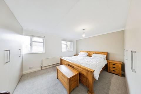 2 Chestnut Close, Stony Stratford, Milton Keynes, MK11 1JZ