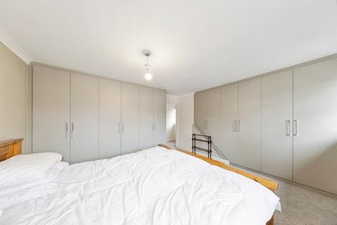 2 Chestnut Close, Stony Stratford, Milton Keynes, MK11 1JZ