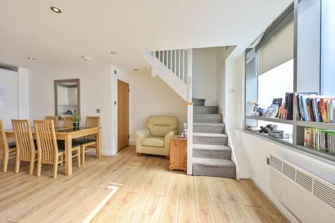 2 bedroom flat to rent, Hardwicks Square, Wandsworth Town, London, SW18