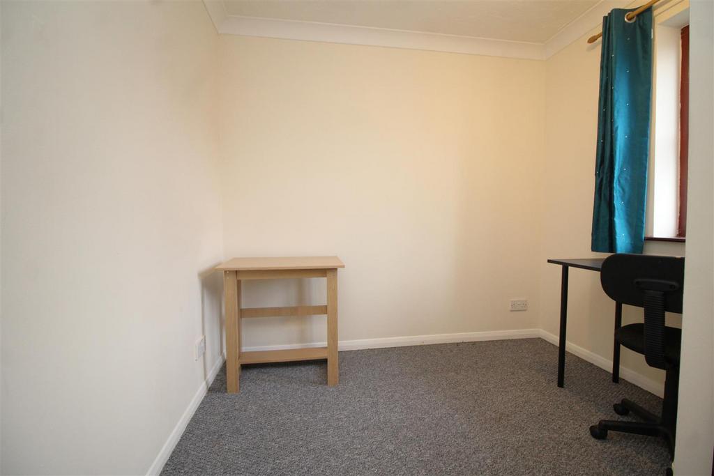 Bedroom 3 .JPG