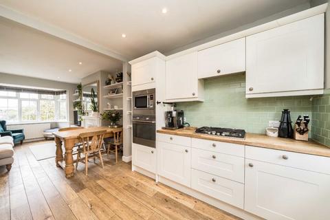 3 bedroom flat for sale, Fieldview, London SW18