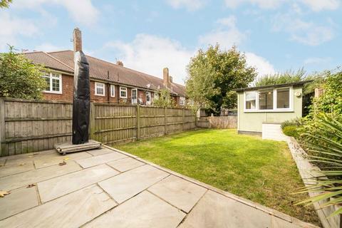 3 bedroom flat for sale, Fieldview, London SW18