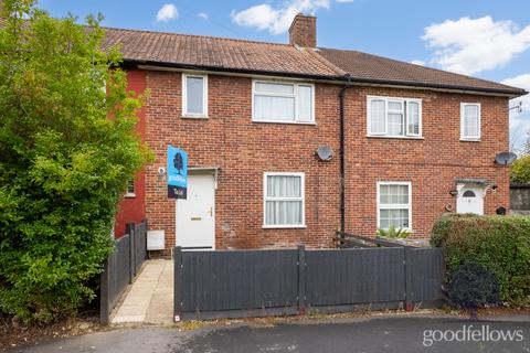 3 bedroom terraced house to rent, Malling Gardens, Morden SM4