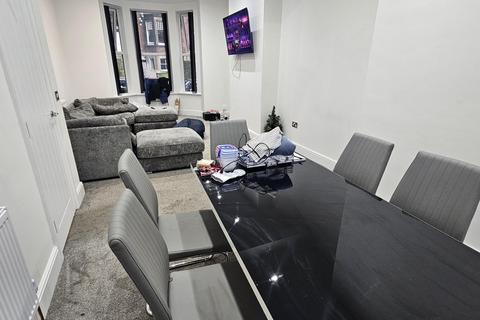 9 bedroom house to rent, Regent Park Terrace, Leeds