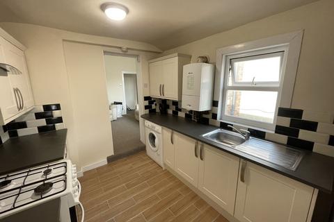 5 bedroom flat to rent, Strathmore Crescent, Newcastle upon Tyne NE4