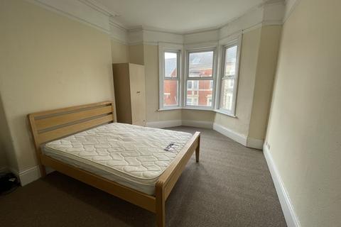 5 bedroom flat to rent, Strathmore Crescent, Newcastle upon Tyne NE4