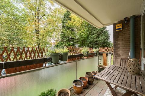 2 bedroom flat for sale, Shepherds Hill, London, N6