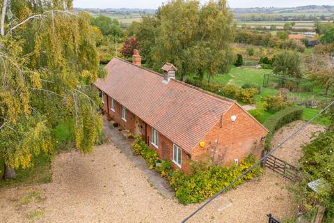 2 bedroom barn conversion for sale, Manor Field, Weedon, Buckinghamshire.