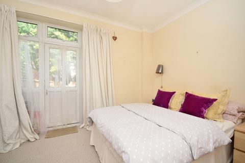 2 bedroom mobile home to rent, Huron Road, Heaver Estate, London, SW17