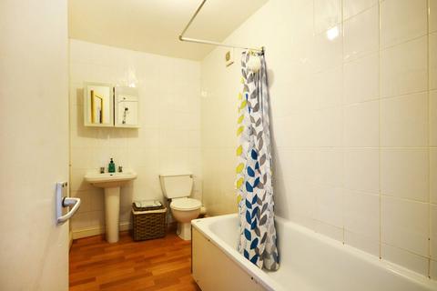 2 bedroom mobile home to rent, Huron Road, Heaver Estate, London, SW17