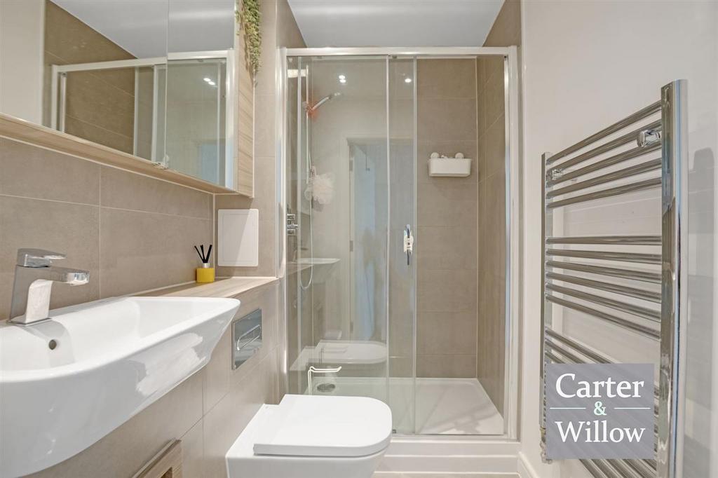En suite shower