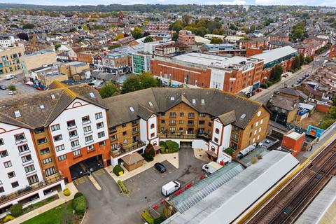 1 bedroom flat for sale, Sopwith Way, Kingston Upon Thames KT2
