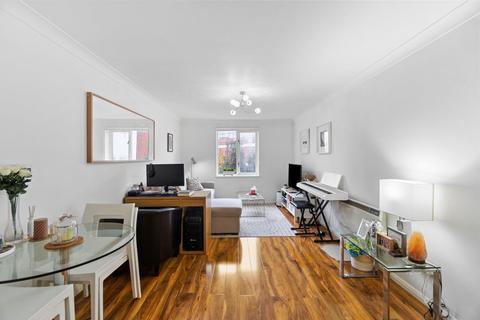 1 bedroom flat for sale, Sopwith Way, Kingston Upon Thames KT2