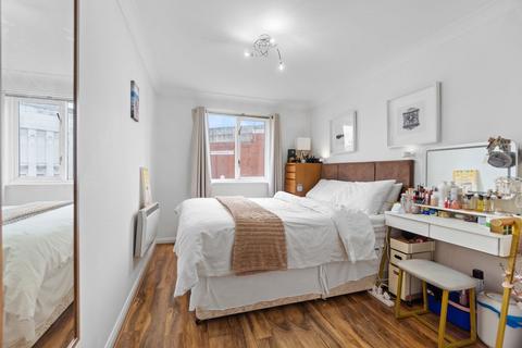 1 bedroom flat for sale, Sopwith Way, Kingston Upon Thames KT2