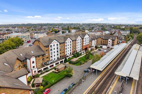 1 bedroom flat for sale, Sopwith Way, Kingston Upon Thames KT2