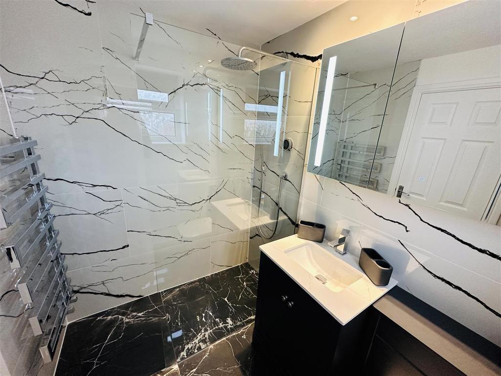 Ensuite1.jpg