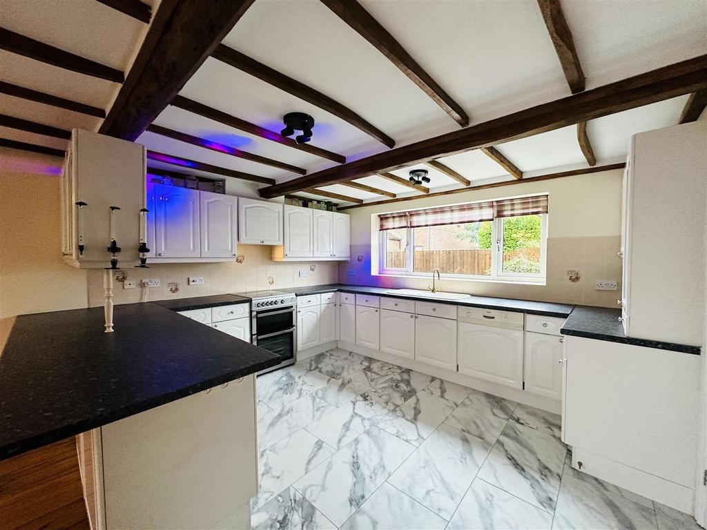 Kitchen1.jpg
