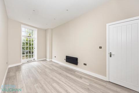 2 bedroom flat to rent, 27 Gloucester Place, East Sussex BN1