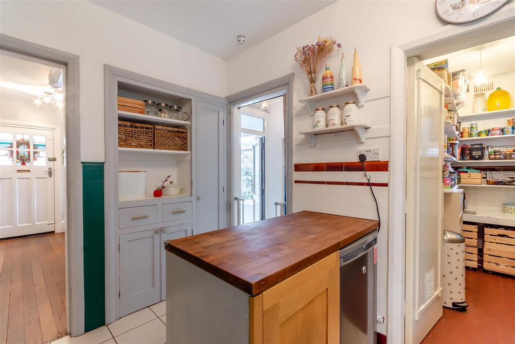 8666265-interior12.jpg