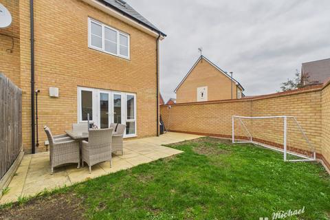 3 bedroom townhouse for sale, Darcy Close, Aylesbury, Buckinghamshire
