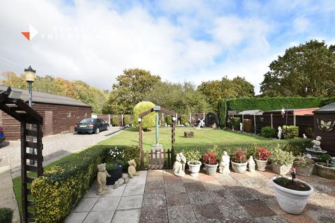 3 bedroom chalet for sale, Gorse Lane, Clacton-on-Sea