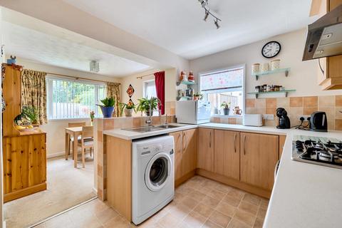 2 bedroom bungalow for sale, Fawcett Crescent, Woodley, Reading
