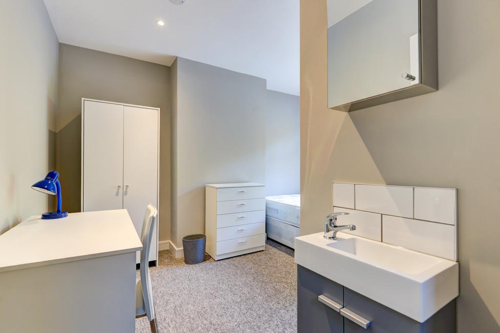 A modern, well-maintained bathroom suite featur...