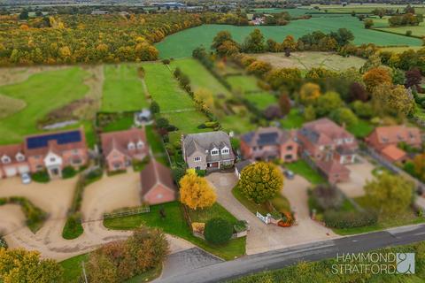 5 bedroom detached house for sale, Wymondham Road, Wreningham