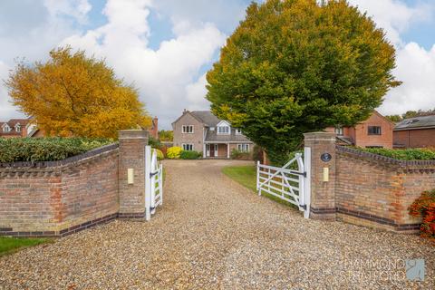 5 bedroom detached house for sale, Wymondham Road, Wreningham