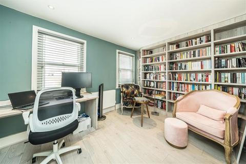 3 bedroom terraced house to rent, Colehill Lane, London SW6