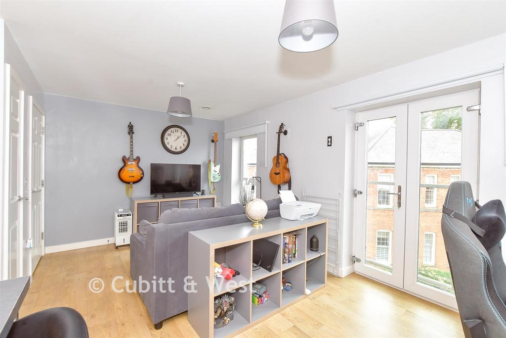 Lounge/ Kitchen
