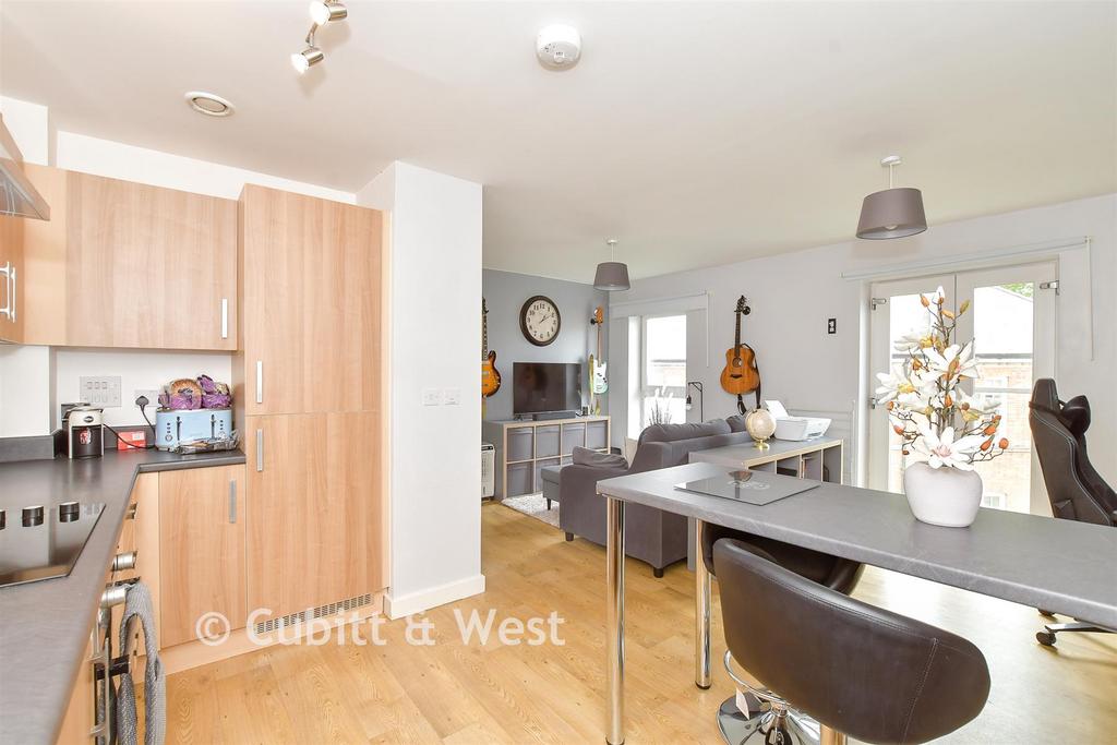 Lounge/ Kitchen