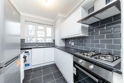 3 bedroom flat to rent, Gray Street, London SE1