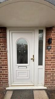 2 bedroom flat to rent, Prince George Avenue, Oakwood N14