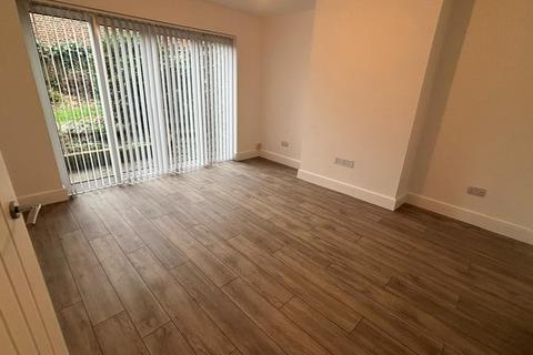 2 bedroom flat to rent, Prince George Avenue, Oakwood N14
