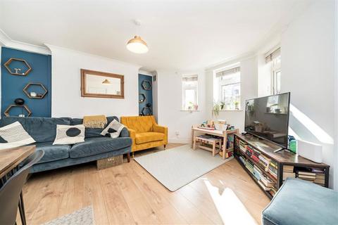 2 bedroom flat for sale, Ommaney Road, London SE14