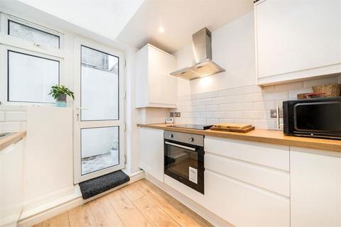 2 bedroom flat for sale, Ommaney Road, London SE14