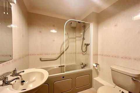 1 bedroom retirement property for sale, Windsor Court, Mount Wise, Newquay TR7
