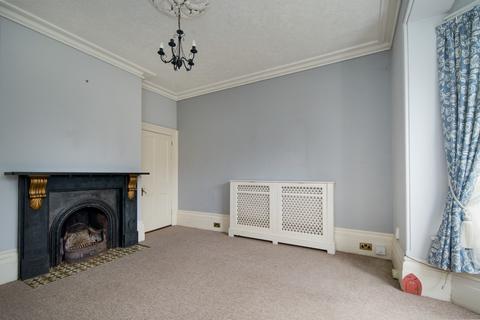 4 bedroom semi-detached house to rent, Mill Hill Road, PO31