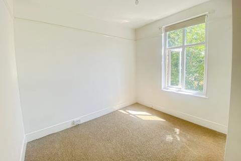 1 bedroom flat to rent, Verdon House, Kent Avenue, PO32